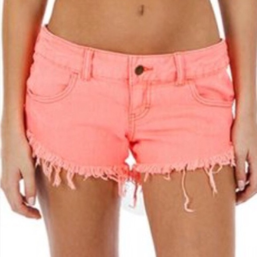 Billabong 🖤 Pink lane way cut off jean shorts